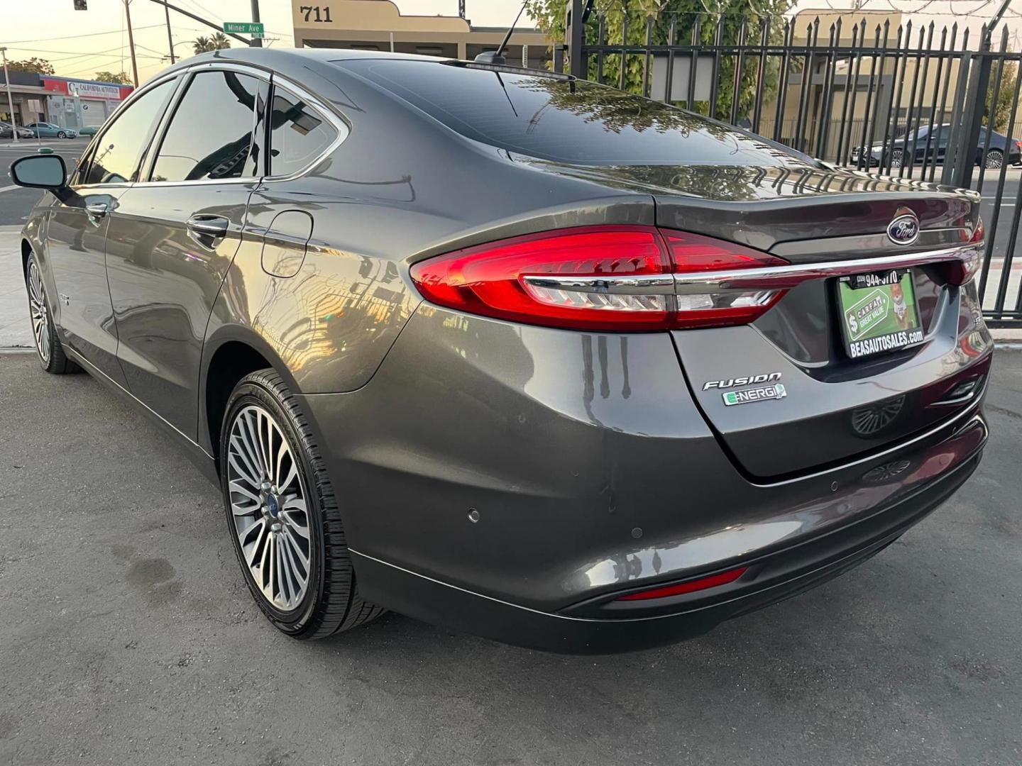 2018 GRAY /BLACK Ford Fusion Energi SE (3FA6P0PU1JR) with an 4-Cyl, Hybrid, 2.0 Liter engine, Automatic, CVT transmission, located at 744 E Miner Ave, Stockton, CA, 95202, (209) 944-5770, 37.956863, -121.282082 - PLUS TAXES AND FEES - Photo#4